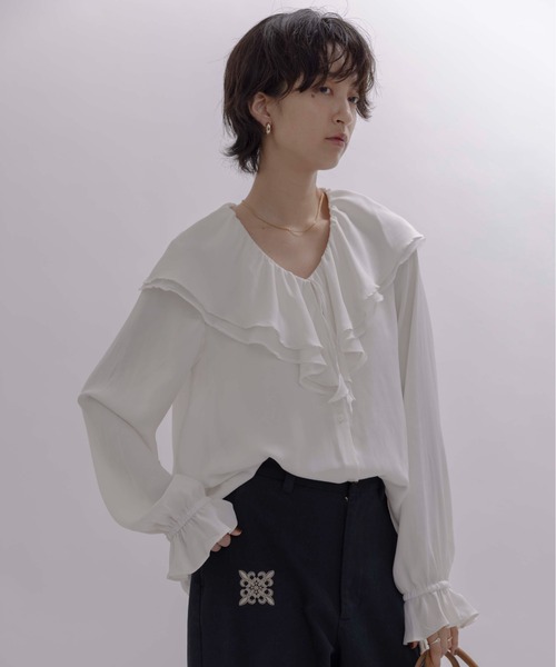 Eimee Law(エイミーロウ)の「フリルカラーブラウス(シャツ/ブラウス・レディース・ライトグレー/ネイビー/アイボリー/ブラック・FREE)」の9枚目の写真