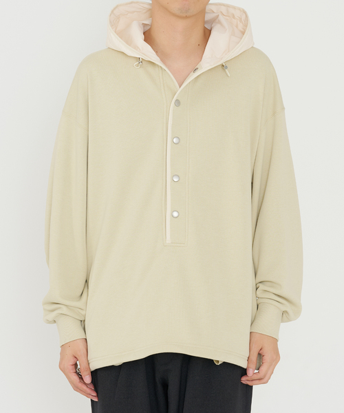 B.C STOCK（ベーセーストック）の「【Deux Allures/ドゥ アリュール】ナカワタフードトレーナー（パーカー・メンズ・ベージュ/ネイビー・MEDIUM/LARGE）」の9枚目の写真