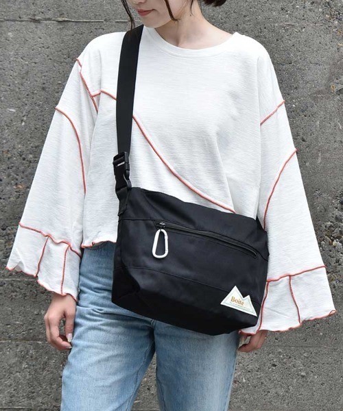 Bleu Bleuet(ブルーブルーエ)の「Boiteショルダー<はっ水加工>(ショルダーバッグ・メンズ・パープル/ブラック/ブラック系その他/チャコールグレー・FREE)」の1枚目の写真