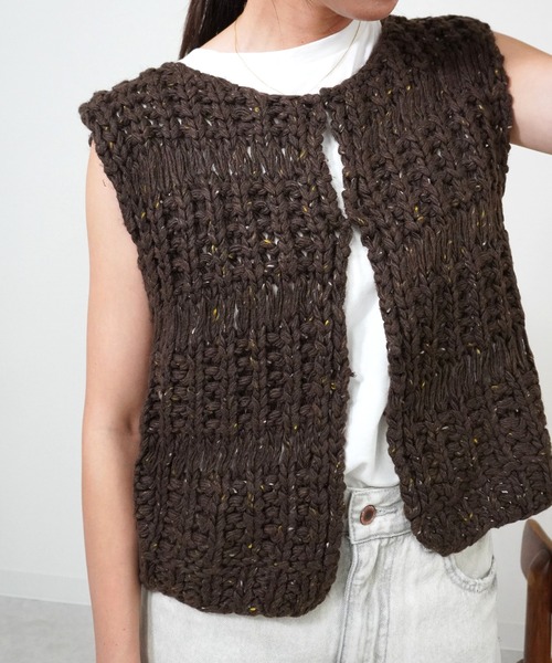 gossara（ゴサラ）の「ハンドロービングニットベスト（ベスト・レディース・ブラウン/アイボリー/チャコール・FREE）」の3枚目の写真