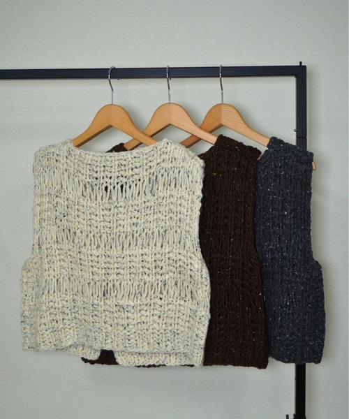 gossara（ゴサラ）の「ハンドロービングニットベスト（ベスト・レディース・ブラウン/アイボリー/チャコール・FREE）」の17枚目の写真
