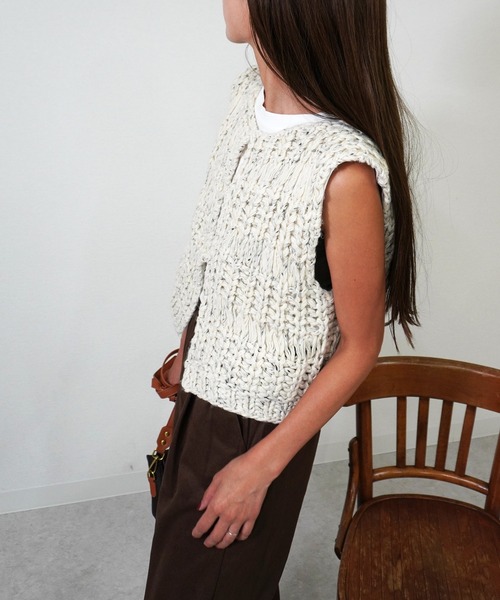 gossara（ゴサラ）の「ハンドロービングニットベスト（ベスト・レディース・ブラウン/アイボリー/チャコール・FREE）」の5枚目の写真