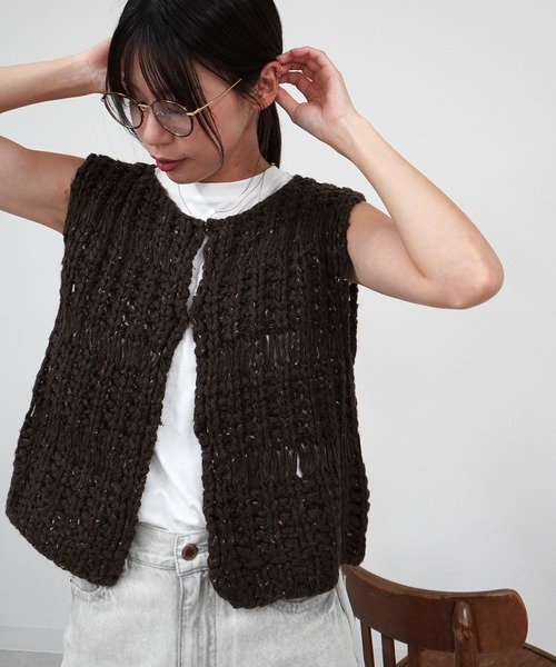 gossara（ゴサラ）の「ハンドロービングニットベスト（ベスト・レディース・ブラウン/アイボリー/チャコール・FREE）」の22枚目の写真