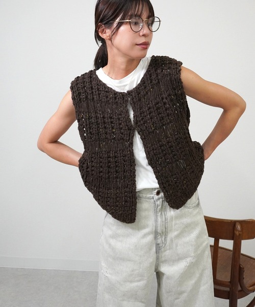 gossara（ゴサラ）の「ハンドロービングニットベスト（ベスト・レディース・ブラウン/アイボリー/チャコール・FREE）」の21枚目の写真