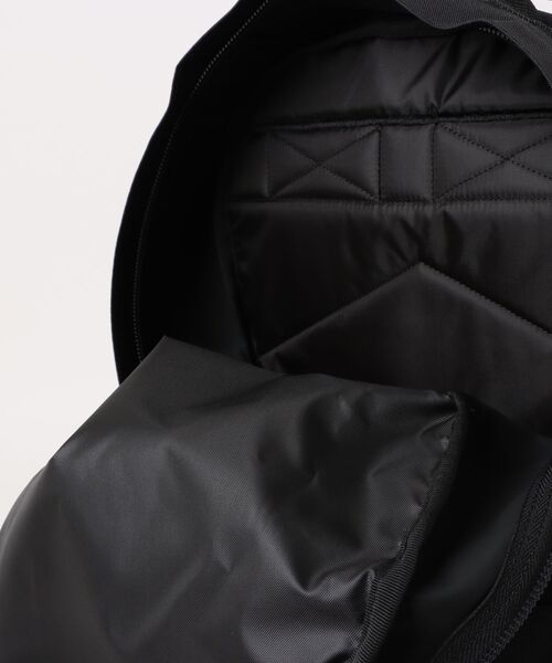 Carhartt WIP(カーハートダブリューアイピー)の「【Carhartt WIP / カーハートダブリューアイピー】KICKFLIP BACKPACK(バックパック/リュック・メンズ・その他1/ブラック/グリーン/ウッド/ブラウン・FREE)」の8枚目の写真