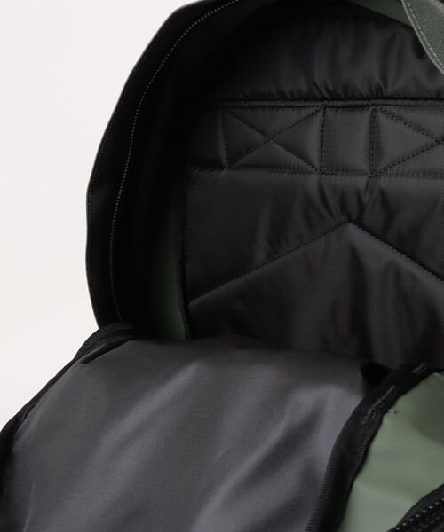 Carhartt WIP(カーハートダブリューアイピー)の「【Carhartt WIP / カーハートダブリューアイピー】KICKFLIP BACKPACK(バックパック/リュック・メンズ・その他1/ブラック/グリーン/ウッド/ブラウン・FREE)」の9枚目の写真