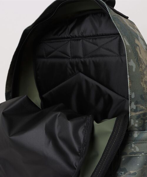 Carhartt WIP(カーハートダブリューアイピー)の「【Carhartt WIP / カーハートダブリューアイピー】KICKFLIP BACKPACK(バックパック/リュック・メンズ・その他1/ブラック/グリーン/ウッド/ブラウン・FREE)」の10枚目の写真