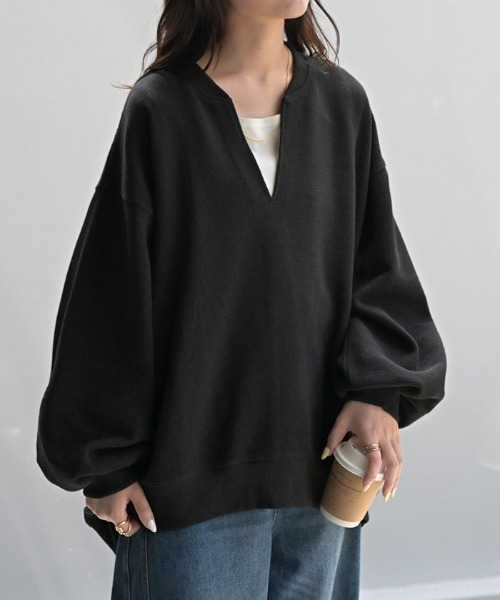 HUG.U(ハグユー)の「ワッフルキーネックロンT(Tシャツ/カットソー・レディース・ブラック/カーキ/ライトグレー/アイボリー/ブラウン・FREE)」の19枚目の写真