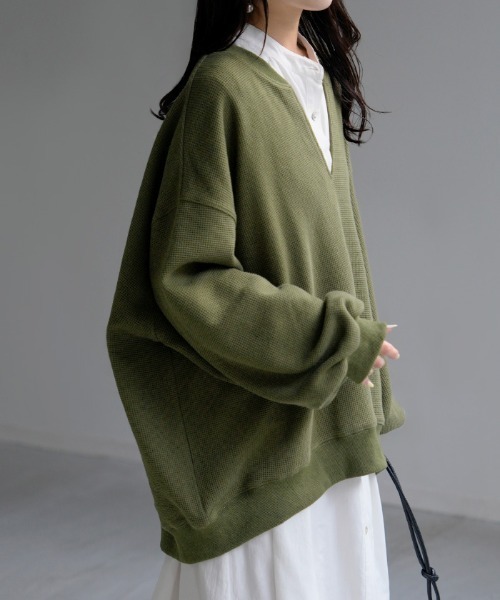 HUG.U(ハグユー)の「ワッフルキーネックロンT(Tシャツ/カットソー・レディース・ブラック/カーキ/ライトグレー/アイボリー/ブラウン・FREE)」の11枚目の写真