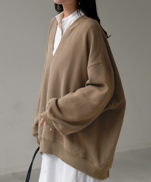 HUG.U(ハグユー)の「ワッフルキーネックロンT(Tシャツ/カットソー・レディース・ブラック/カーキ/ライトグレー/アイボリー/ブラウン・FREE)」の8枚目の写真