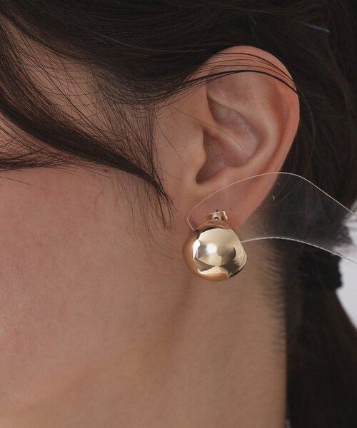 OPAQUE.CLIP(オペークドットクリップ)の「ビッグボールメタルピアス(ピアス(両耳用)・レディース・シルバー/ゴールド・00)」の6枚目の写真