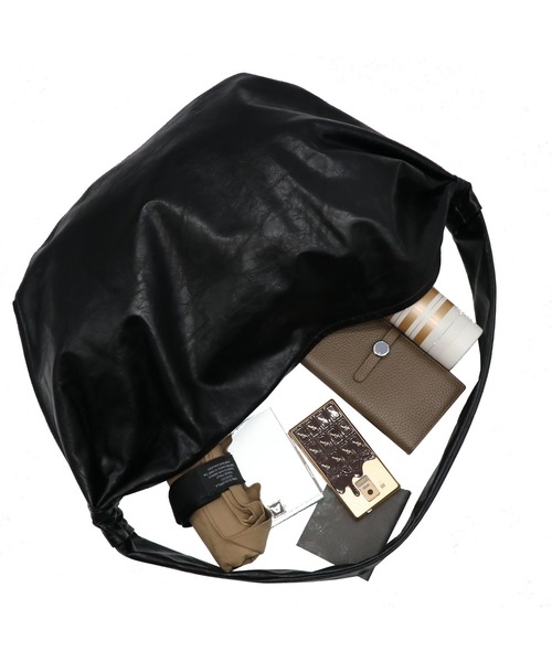 GUSCIO（グッシオ）の「【グッシオベーシック】バルーン型アンティーク風PUレザーショルダーバッグ（ショルダーバッグ・レディース・ブラック/カーキ/グレー/キャメル・FREE）」の10枚目の写真