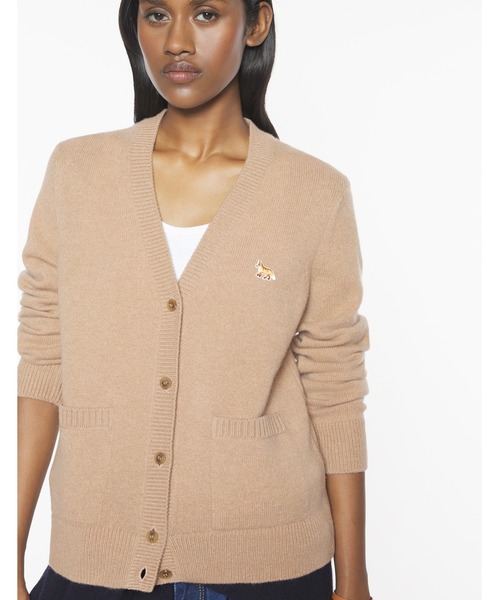 Maison Kitsune（メゾンキツネ）の「BABY FOX LAMBSWOOL BOXY CARDIGAN（カーディガン/ボレロ・レディース・ブラック/ピンク/ブラウン/ネイビー/ライトグレー・XS/M/L/S）」の4枚目の写真
