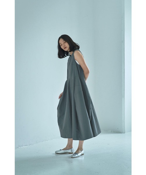 marjour（マージュール）の「COCOON NYLON ONEPIECE（ワンピース・レディース・グレー・M）」の16枚目の写真