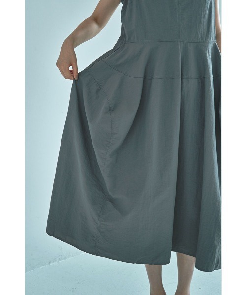 marjour（マージュール）の「COCOON NYLON ONEPIECE（ワンピース・レディース・グレー・M）」の13枚目の写真