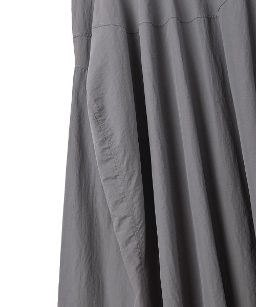 marjour（マージュール）の「COCOON NYLON ONEPIECE（ワンピース・レディース・グレー・M）」の6枚目の写真