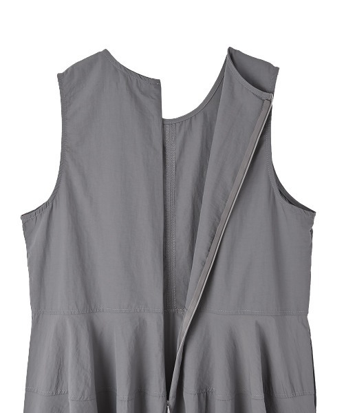 marjour（マージュール）の「COCOON NYLON ONEPIECE（ワンピース・レディース・グレー・M）」の4枚目の写真