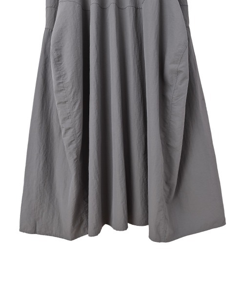 marjour（マージュール）の「COCOON NYLON ONEPIECE（ワンピース・レディース・グレー・M）」の3枚目の写真