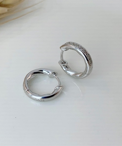 Burner（バーナー）の「【blatto 925silver】シルバー925 ツイストジルコニア　フープピアス esm-pierce-40-28【RBTS】（ピアス（両耳用）・レディース・ゴールド/シルバー・FREE）」の3枚目の写真