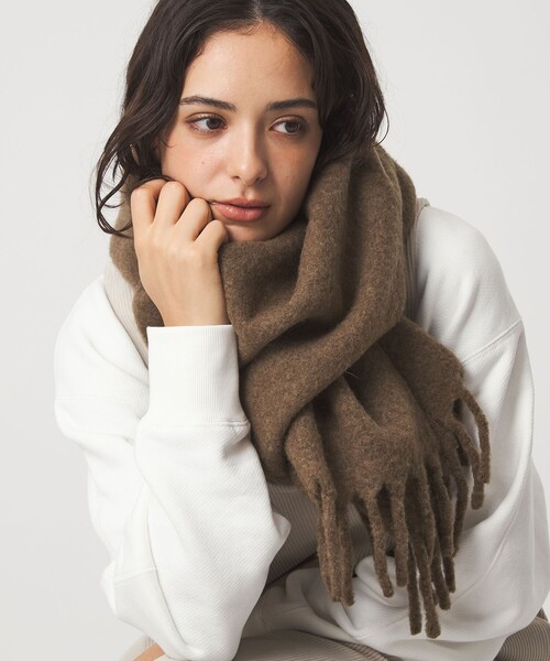 green label relaxing(グリーンレーベルリラクシング)の「バルキーマフラー / ストール(マフラー・レディース・オフホワイト/モカ/ライム/ライトグレー/ライラック/ライトブルー・FREE)」の11枚目の写真
