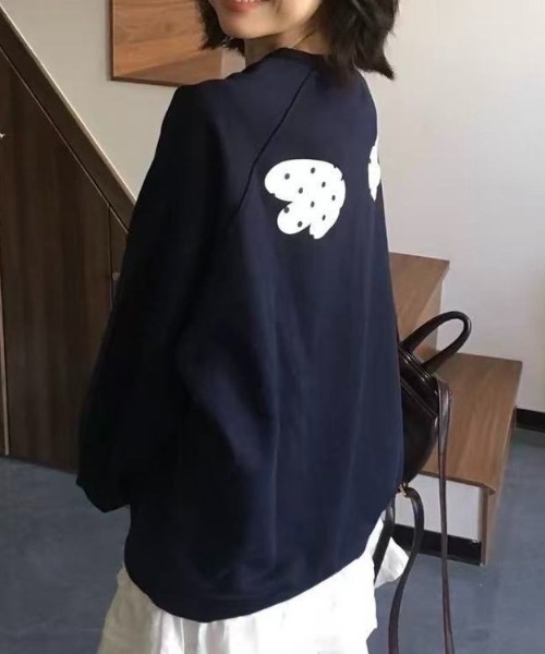 ViViDAY(ビビデー)の「バックドット柄可愛い天使の翼プリントスウェットトレーナー(スウェット・レディース・ネイビー/グレー・M)」の5枚目の写真