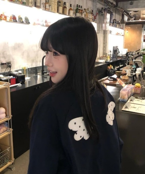 ViViDAY(ビビデー)の「バックドット柄可愛い天使の翼プリントスウェットトレーナー(スウェット・レディース・ネイビー/グレー・M)」の8枚目の写真
