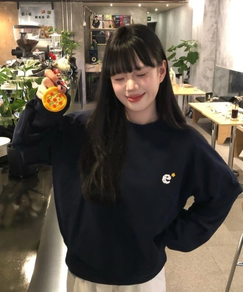 ViViDAY(ビビデー)の「バックドット柄可愛い天使の翼プリントスウェットトレーナー(スウェット・レディース・ネイビー/グレー・M)」の11枚目の写真