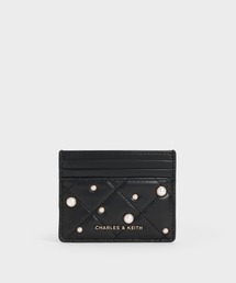 CHARLES & KEITH(チャールズ & キース)のJanie ジェイニー パールエンベリッシュドキルトカードホルダー(カードケース)