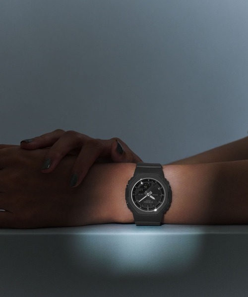 G-SHOCK(ジーショック)の「GMA-P2100シリーズ / GMA-P2110-1AJF(アナログ腕時計・レディース・ブラック・FREE)」の7枚目の写真
