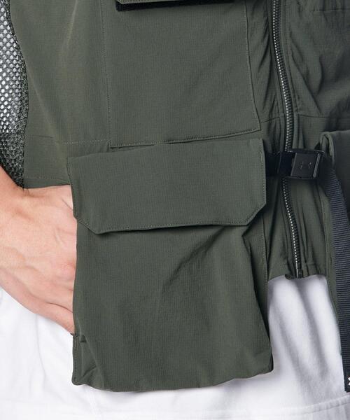 UNDER ARMOUR(アンダーアーマー)の「UAアーバン アウトドア ベスト(ライフスタイル/メンズ)(ベスト・メンズ・カーキ・S/XS/2XL/M/3XL/L)」の5枚目の写真