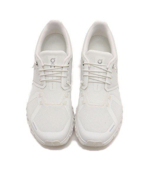 On(オン)の「On Cloud 6 M / オン クラウド 6(スニーカー・メンズ・ホワイト・30.0cm/29.0cm/28.5cm/28.0cm/27.5cm/27.0cm/26.5cm/26.0cm/25.5cm)」の2枚目の写真