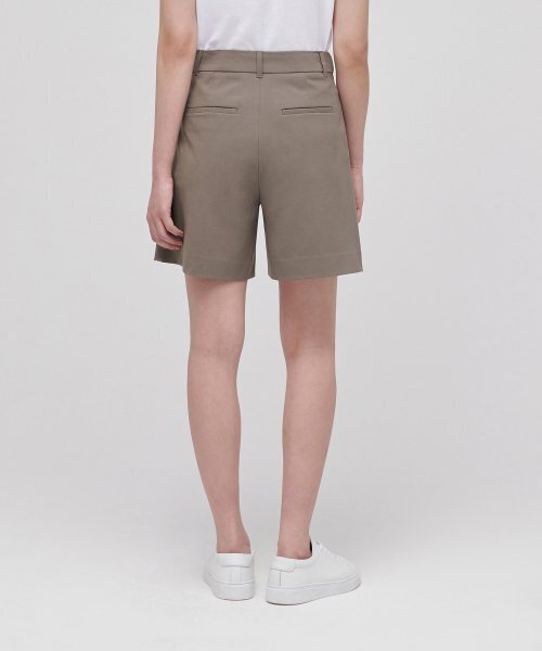 MUSINSA STANDARD WOMAN（ムシンサスタンダードウーマン）の「レディース軽量隠しバンディングハーフスラックス【ダスティベージュ】（スラックス・レディース・その他・32/30/31/24/25/26/27）」の2枚目の写真