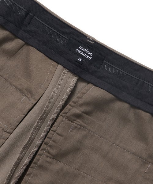 MUSINSA STANDARD WOMAN（ムシンサスタンダードウーマン）の「レディース軽量隠しバンディングハーフスラックス【ダスティベージュ】（スラックス・レディース・その他・32/30/31/24/25/26/27）」の6枚目の写真