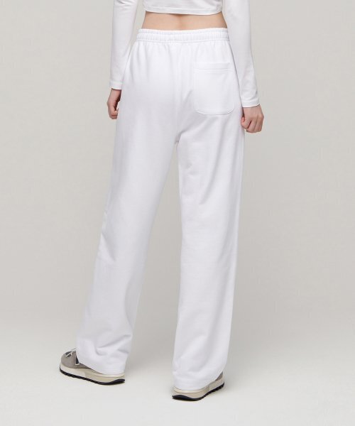 MUSINSA STANDARD WOMAN（ムシンサスタンダードウーマン）の「ウィメンズリラックスドラウンジスウェットパンツ[ホワイト]（スウェットパンツ・レディース・その他・SMALL/MEDIUM/LARGE/X-SMALL）」の2枚目の写真