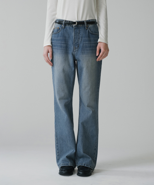 SIYAZU(シヤジュ)の「SIJN6099 90s ブーツカットフェードデニム_ミディアムブルー(デニムパンツ・レディース・ブルー・SMALL/MEDIUM/LARGE)」の2枚目の写真