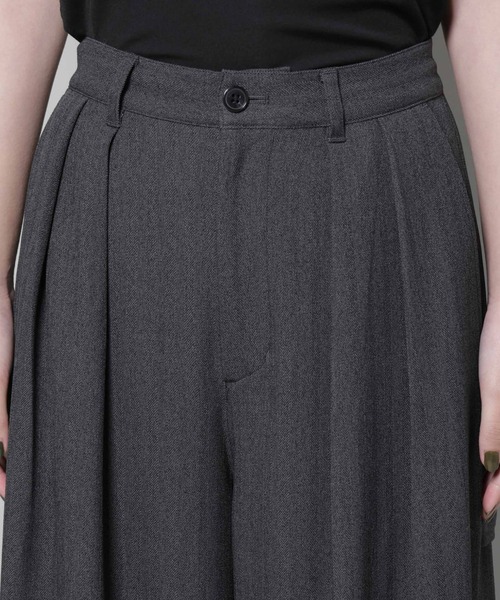 NANO universe(ナノユニバース)の「ヘリンボンツイードペインタードロストパンツ(スラックス・レディース・グレー/チャコール・S/M)」の21枚目の写真