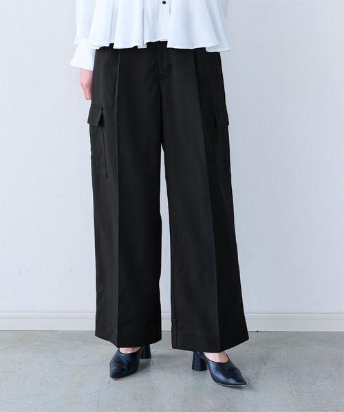 UR'S（ユアーズ）の「センタープレスカーゴワイドパンツ（その他パンツ・レディース・オフホワイト/ブラック/ネイビー・L/M/S）」の3枚目の写真