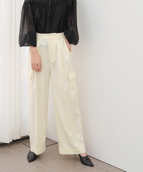 UR'S（ユアーズ）の「センタープレスカーゴワイドパンツ（その他パンツ・レディース・オフホワイト/ブラック/ネイビー・L/M/S）」の6枚目の写真