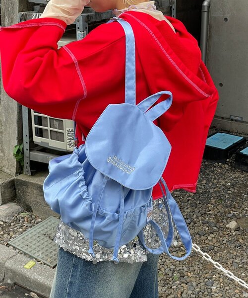 HELLO.SANFRANCISCO（ハローサンフランシスコ）の「【HELLO.SANFRANCISCO/ハローサンフランシスコ】ロゴ刺繍サテンリュックサック（バックパック/リュック・レディース・ピンク/シルバー/ブルー・ONE SIZE）」の4枚目の写真