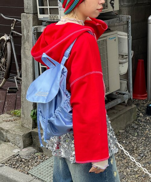 HELLO.SANFRANCISCO（ハローサンフランシスコ）の「【HELLO.SANFRANCISCO/ハローサンフランシスコ】ロゴ刺繍サテンリュックサック（バックパック/リュック・レディース・ピンク/シルバー/ブルー・ONE SIZE）」の5枚目の写真