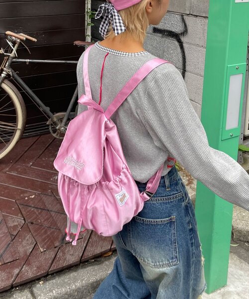 HELLO.SANFRANCISCO（ハローサンフランシスコ）の「【HELLO.SANFRANCISCO/ハローサンフランシスコ】ロゴ刺繍サテンリュックサック（バックパック/リュック・レディース・ピンク/シルバー/ブルー・ONE SIZE）」の9枚目の写真