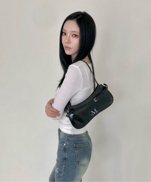 MUCENT（ムセント）の「エレンベルトストラップレザーショルダーバッグ 男女共用（ショルダーバッグ・レディース・ブラック・FREE）」の7枚目の写真