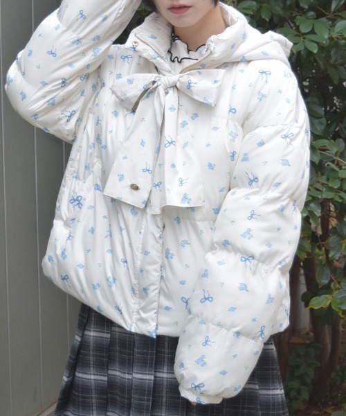 axes femme（アクシーズファム）の「リボンセット小花柄コート（ピーコート・レディース・ラベンダー/キナリ・FREE）」の2枚目の写真