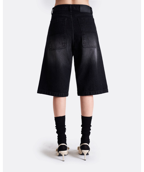 SIO（シオ）の「ウォッシュドハーフデニムパンツ[ブラック]（デニムパンツ・レディース・ブラック・SMALL/MEDIUM）」の2枚目の写真