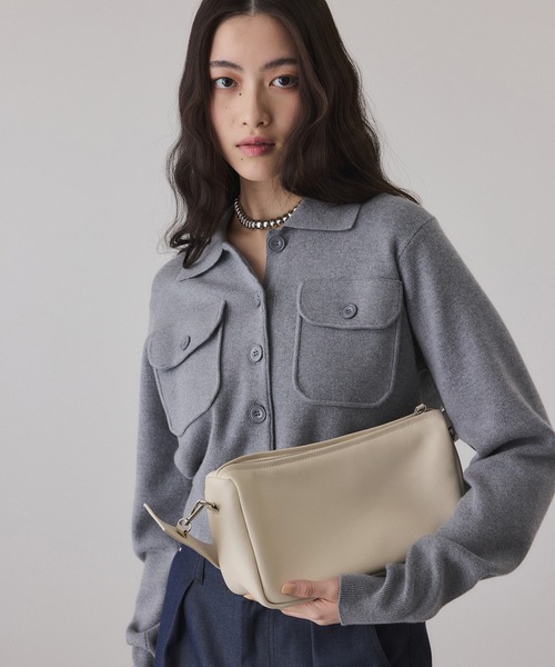 ADAM ET ROPE'（アダムエロペ）の「スプリットレザートップハンドルバッグ（ハンドバッグ・レディース・オフホワイト/ブラック・FREE）」の5枚目の写真