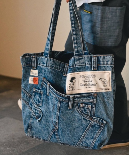 SNOOPY×OLD BETTY'S(スヌーピーカケルオールドベティーズ)の「SNP Remade Denim Tote Bag(トートバッグ・レディース・インディゴブルー・FREE)」の5枚目の写真