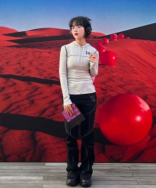 AEIAEIAE（エイエイエ）の「ブーツカットパンツ[ブラック]（その他パンツ・レディース・その他・1/2）」の2枚目の写真