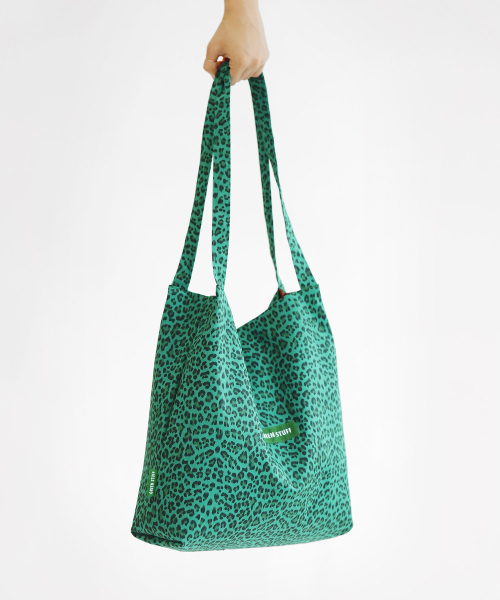 GREEN STUFF（グリーンスタッフ）の「boxy bag 53 - leopard green（エコバッグ/サブバッグ・レディース・その他・FREE）」の3枚目の写真