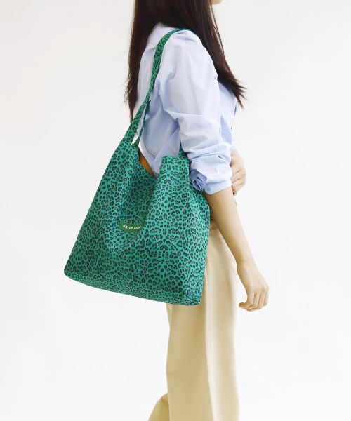 GREEN STUFF（グリーンスタッフ）の「boxy bag 53 - leopard green（エコバッグ/サブバッグ・レディース・その他・FREE）」の7枚目の写真