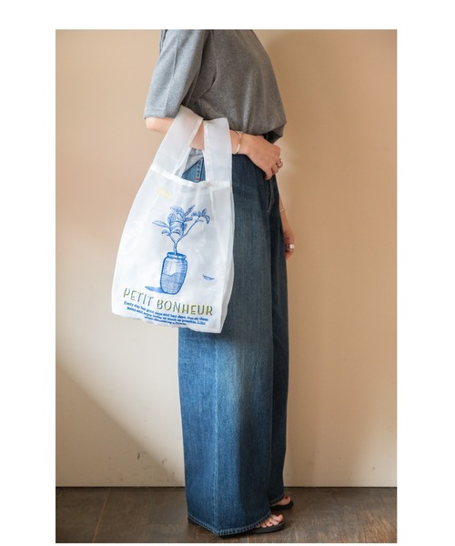 LILA&FLEUR(リラアンドフルール)の「Shopping Bag Organdie(エコバッグ/サブバッグ・レディース・ホワイト×グリーン/ホワイト系/ホワイト×ピンク/ネイビー系/ベージュ系/ブラック系・ONE SIZE)」の7枚目の写真